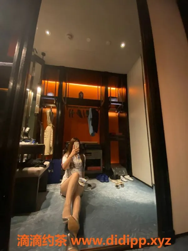 杭州上门服务-中俄混血上官欧阳，168cm大胸，800元上门服务