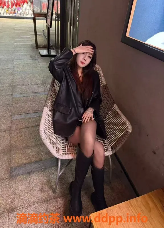 成都楼凤-成都高新区童童，18岁，600元/小时，陪浴舔胸