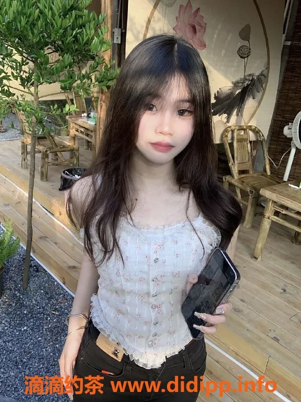 上海楼凤-闵行18岁章楠，身高160cm，超值服务仅800元起