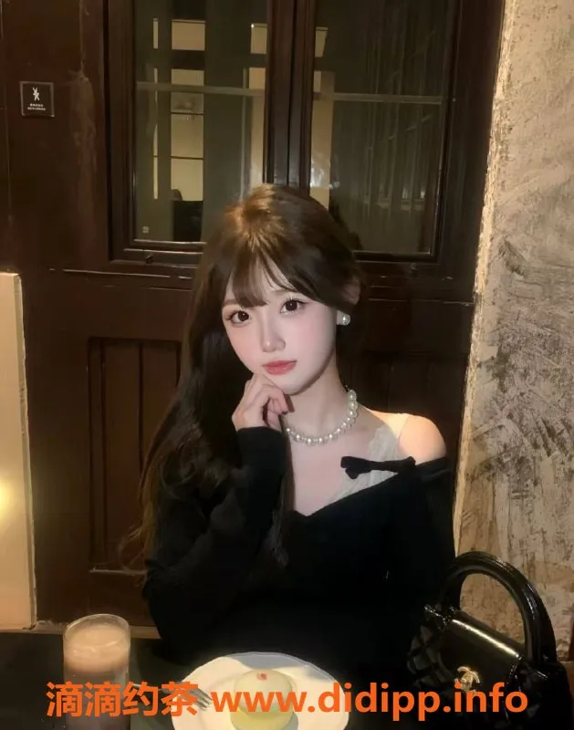 上海楼凤-静安甜瓜19岁，168CM身高D罩杯提供多种服务