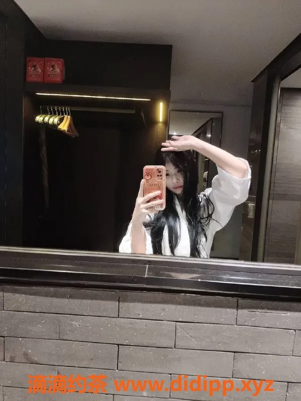 厦门楼凤-集美莲花国际05小萝莉，160/44/34B嫩妹服务