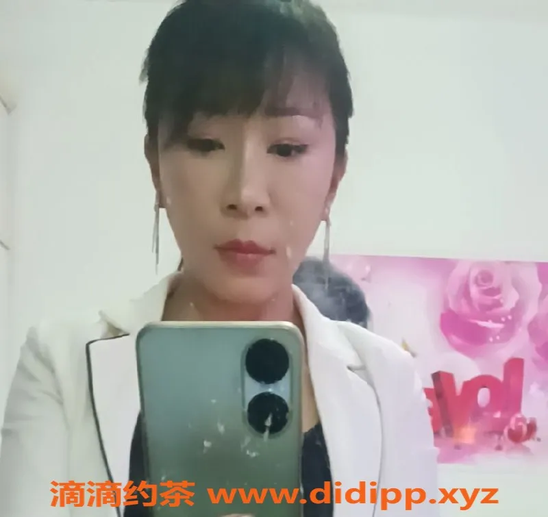 成都楼凤-成华区全能少妇向日葵，4p特惠服务