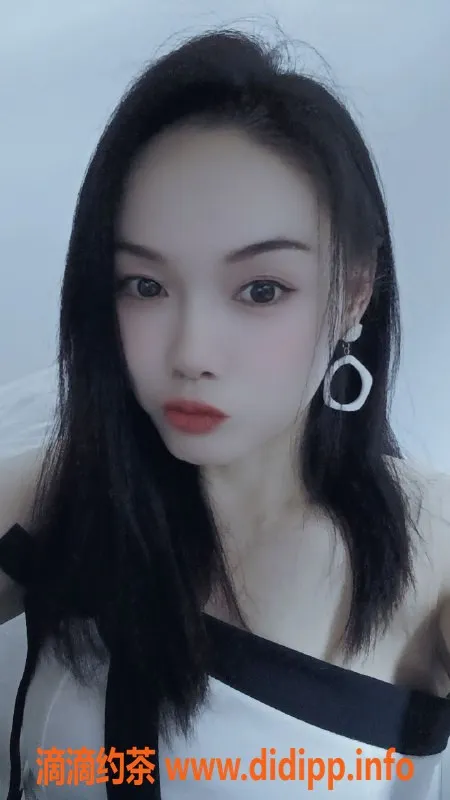 厦门楼凤-湖里小金金，29岁少妇，尽享专业按摩服务