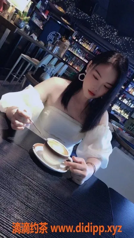 厦门楼凤资源信息,湖里小金金，29岁少妇，尽享专业按摩服务