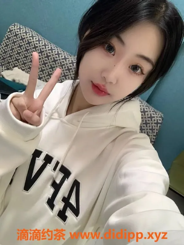 成都楼凤-成都思琪大长腿巨乳嫩妹，优惠价630元