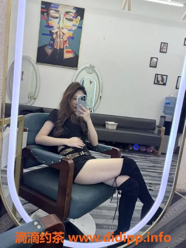 成都楼凤-成华区嫩妹苏酥，大奶代聊服务，仅6p起！