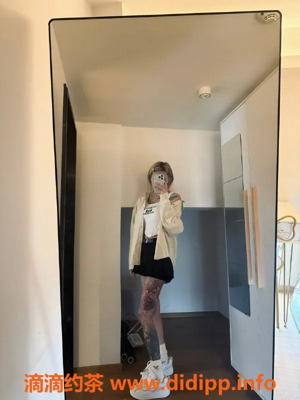 上海楼凤-虹口小7，19岁，162cm，44kg，口69调情服务