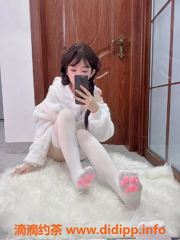 杭州外围资源信息,滨江区美少女小不点，165cm，90斤，服务丰富，1200元起