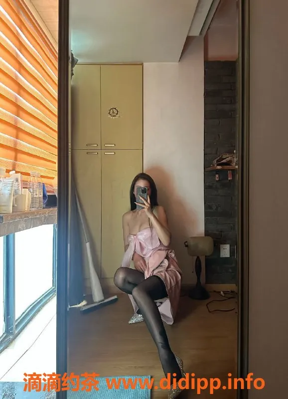 成都楼凤-桐梓林柔雪儿，170cm大长腿御姐服务