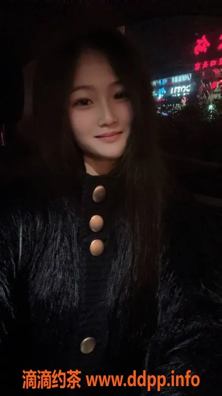 长沙楼凤-雨花区飘飘：161cm，45kg，白皙粉嫩，18岁女友式服务