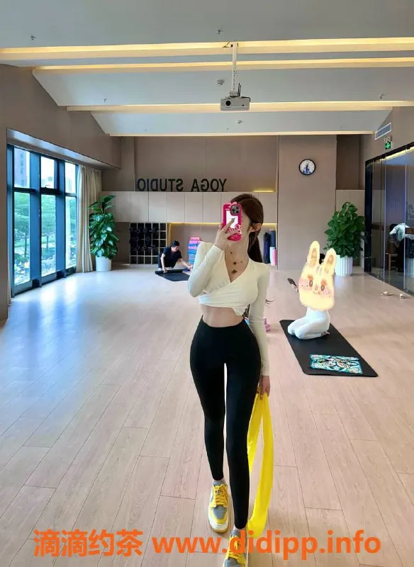 深圳楼凤-美羊，深圳龙华美女，1500起服务！