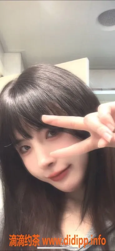 杭州楼凤-98年四川机车少女，168cm C罩杯，1400P起