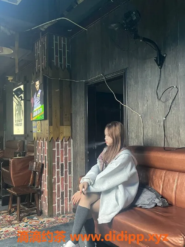 广州楼凤-天河草莓，500元优质服务，与你相约！