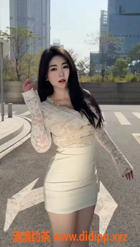 广州楼凤-佛山湘西格格-22岁170cm微胖尤物，茶水费350起