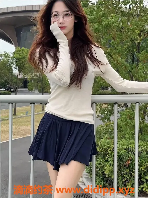 杭州楼凤-西湖区20岁晓晓，166cm C胸热情服务