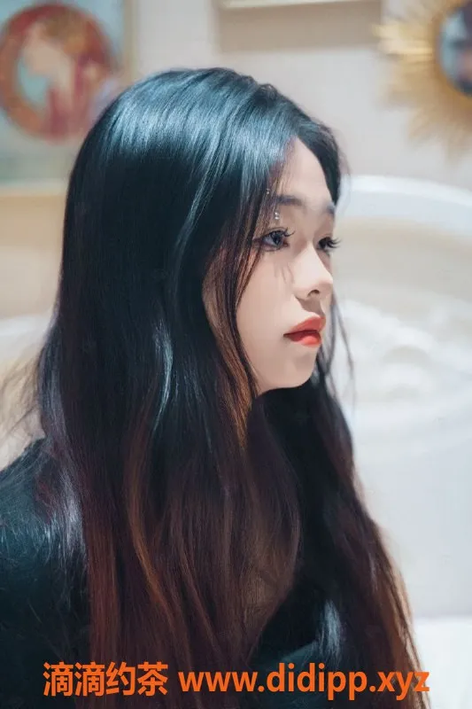 成都楼凤资源信息,成都嫩妹思思，160cm丰满身材，700元享受服务