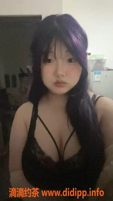 佛山楼凤-南海区微胖小宝，18岁已验证，最新活动等你体验！