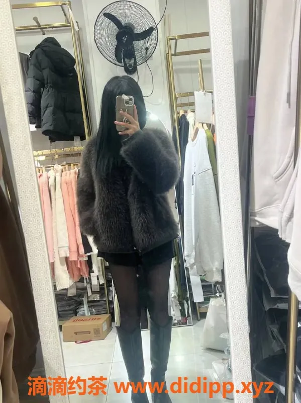 成都楼凤-青羊区嫩妹念儿，7p代聊优惠100