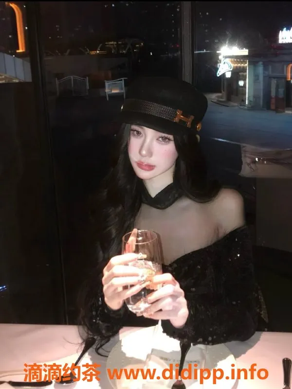 广州楼凤-天河御姐娜娜，15P大胸舌吻体验