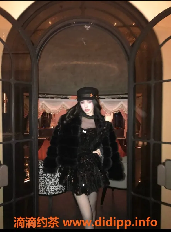 广州楼凤-天河御姐娜娜，15P大胸舌吻体验