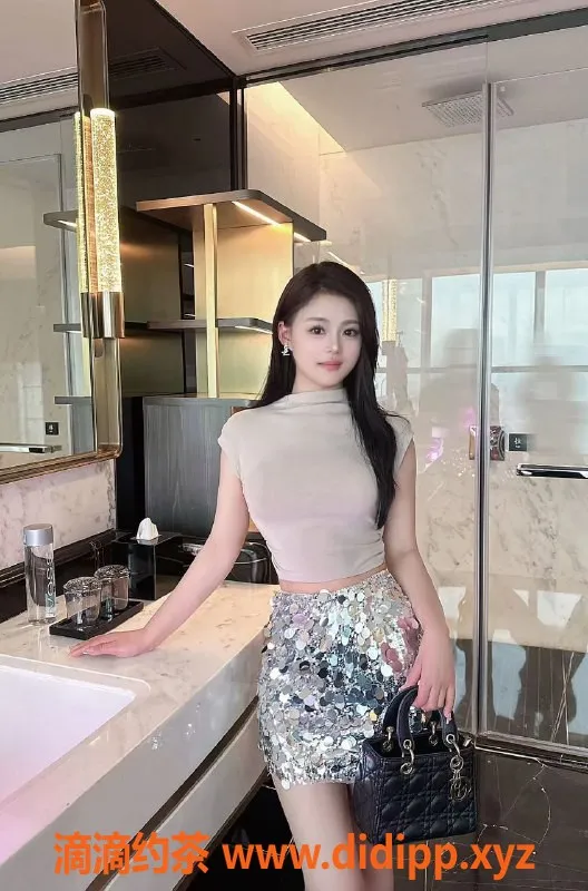 成都楼凤-成都锦江区司念，24岁绝美女神500p/60分钟