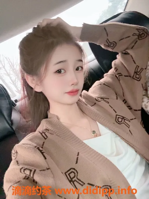 昆明楼凤-官渡区颖宝，白皙皮肤嫩妹，800元起