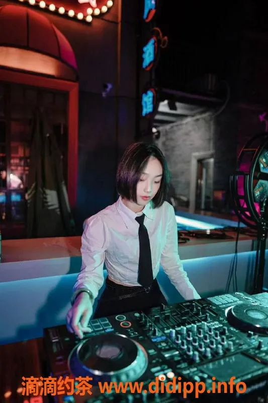 广州楼凤-白云嫩妹芊芊，夜课舌吻体验优质