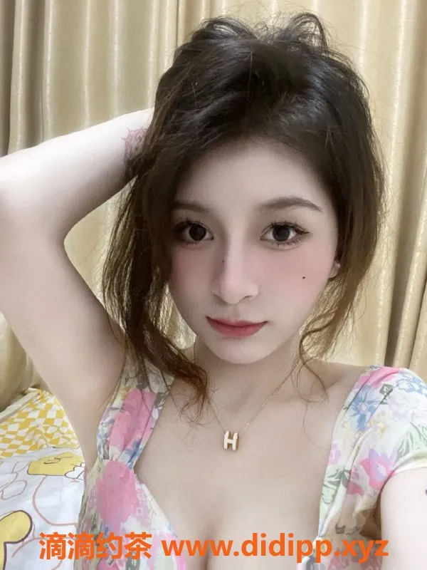 广州楼凤-上门嫩妹泡芙，20P享受SM与舌吻服务