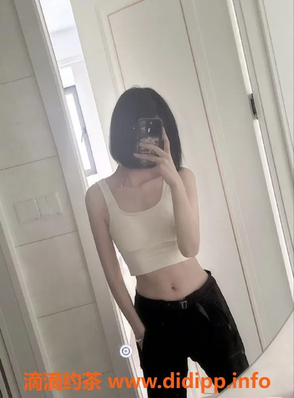 广州楼凤-广州白云20岁小嫩妹，身高165cm，茶水费500起