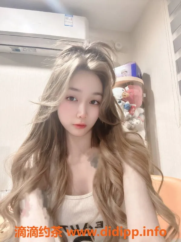 福州楼凤-台江区姗姗，20岁甜心萝莉，推荐水中萧服务