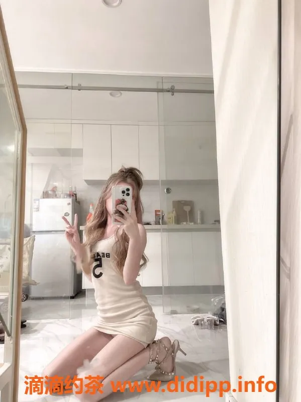 福州楼凤-台江区姗姗，20岁甜心萝莉，推荐水中萧服务