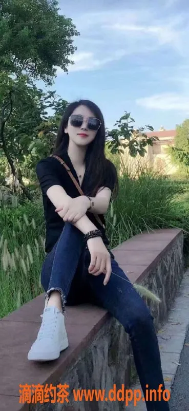 成都楼凤-武侯区橘子妹，163超匀称，热情大胸服务