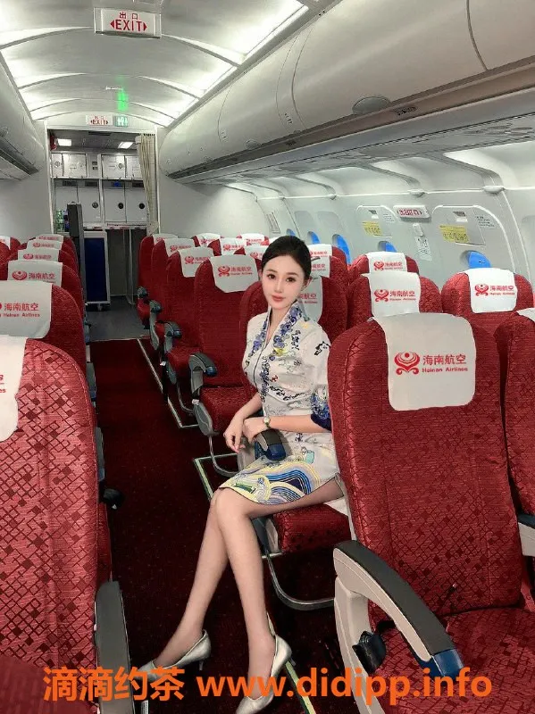 厦门楼凤-湖里童瑶空姐，24岁，身材火辣，舌吻服务