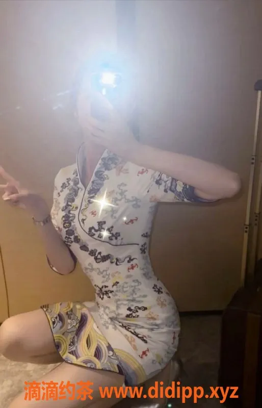 厦门楼凤-湖里童瑶空姐，24岁，身材火辣，舌吻服务