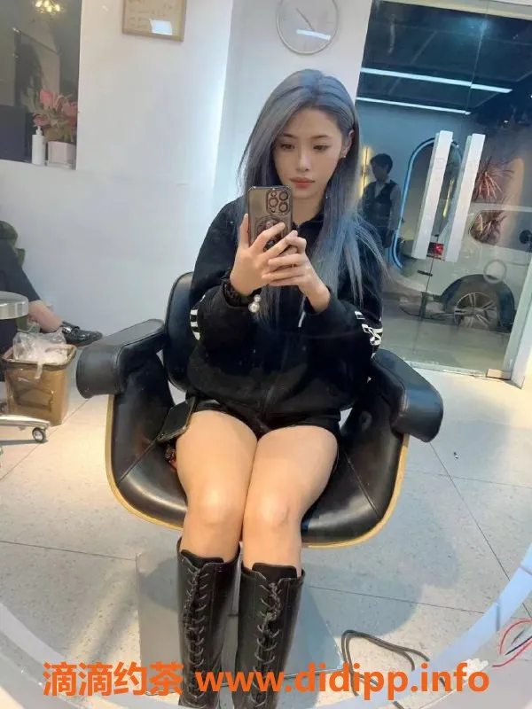 广州楼凤-白云小四，25岁166cm美女，服务舒适