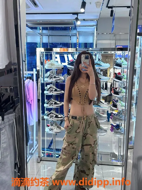 广州楼凤资源信息,天河嫩妹浅浅，课费700，私聊可约