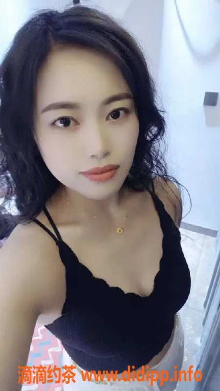 深圳楼凤资源信息,龙华少妇莉莉，31岁，165cm，34C，300元一次30分钟