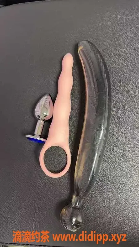 广州楼凤资源信息,天河34岁大奶姐姐史素艳，身高158cm，服务多样