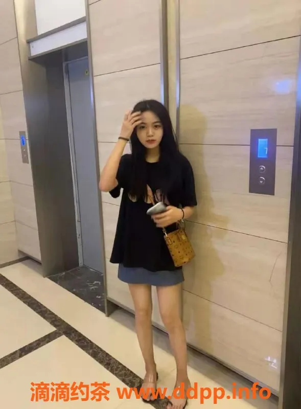 西安楼凤-西安清纯嫩妹喜欢，课费600/次