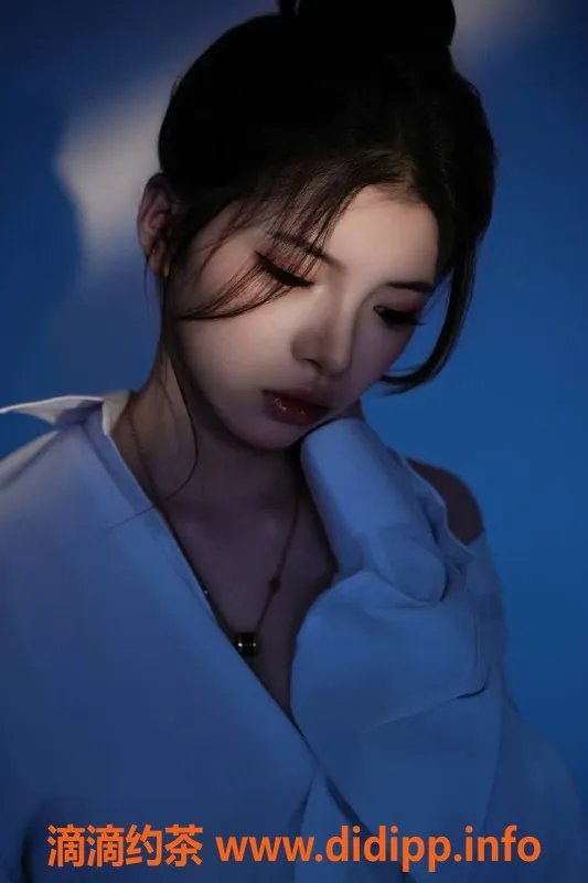 广州楼凤-天河嫩妹小秋，8P夜课服务等你体验