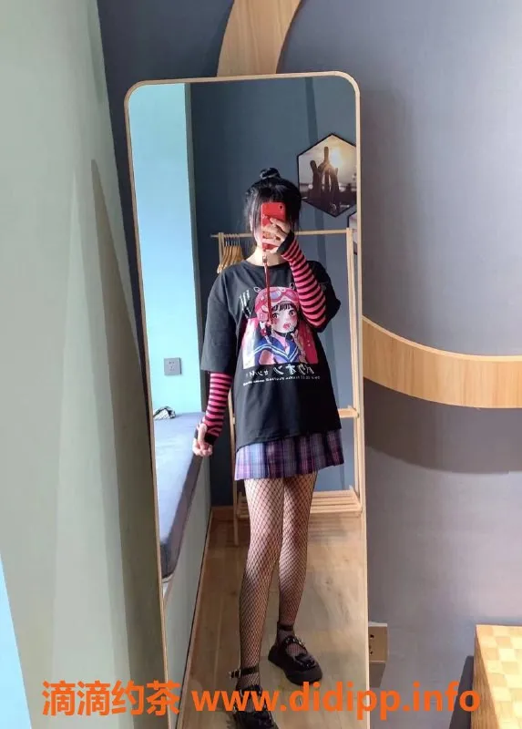 成都楼凤-兮兮，趣味聊天可打卡美女，态度佳