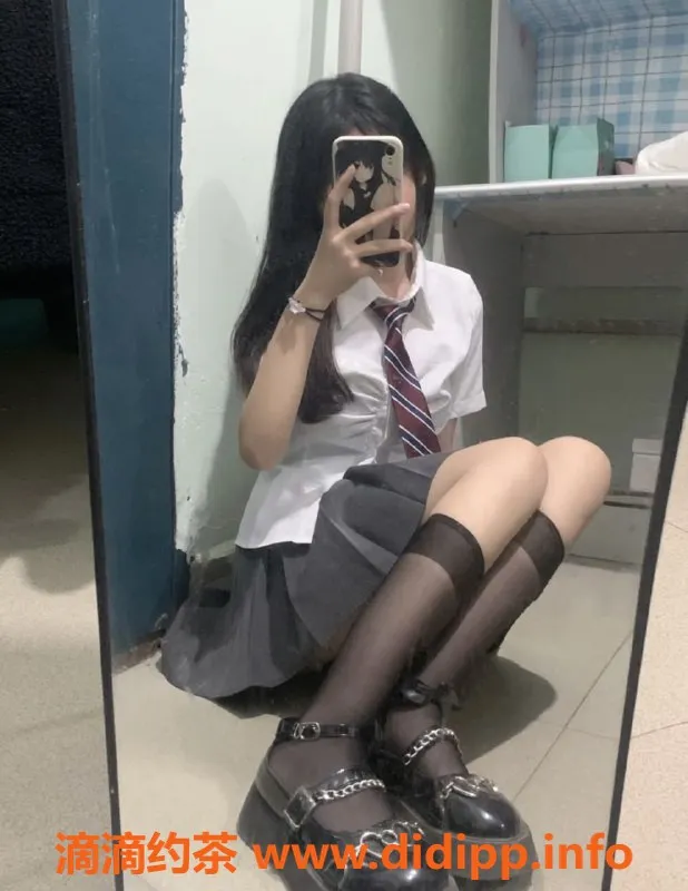 杭州楼凤-萧山嫩妹雅雅，8p/15pp舌吻服务