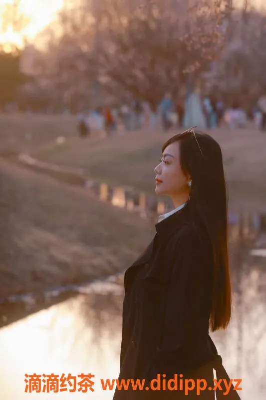 北京楼凤-朝阳安贞佳琪，600起步，足交制服诱惑