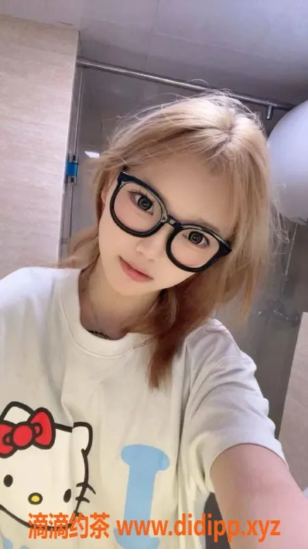 成都楼凤-成都可可：萝莉学妹，服务多元超推荐