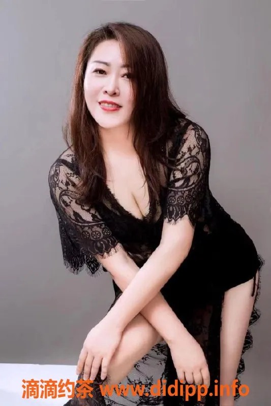 深圳楼凤-深圳宝安大奶熟女琳达，36岁，身高170，首次400元