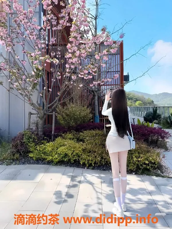 深圳楼凤-福田子希，1600p体验，绝对不容错过！