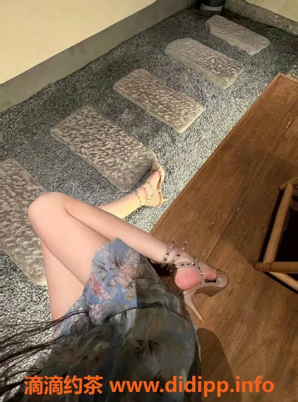 广州楼凤-广州天河#baby 蛇吻服务，停车1088起