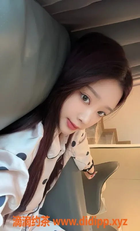 广州楼凤-海珠嫩妹小七，课费600等你来约！