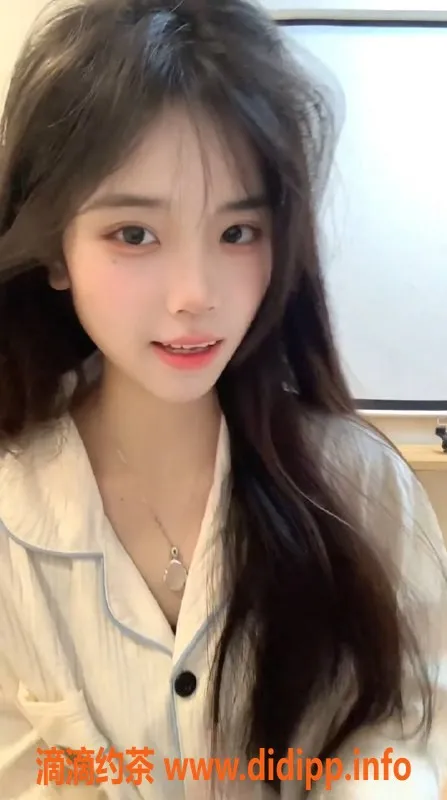 广州楼凤资源信息,荔湾嫩妹婷婷，17PP鸳鸯浴双飞服务