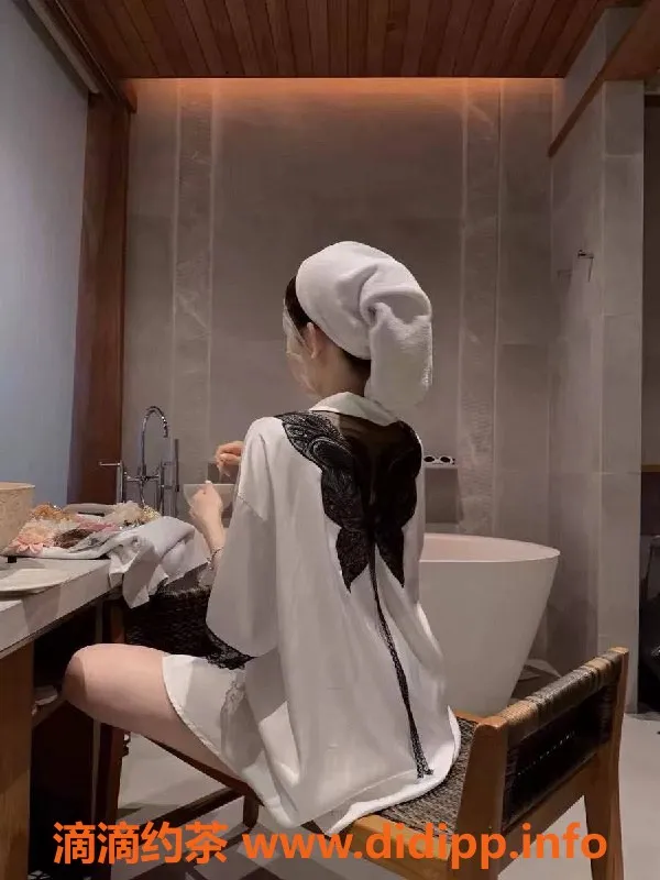 北京楼凤-南方女孩李婉儿，166cm天然D，短期兼职来京